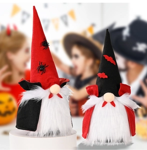 Halloween-Vampirzwerge mit flauschigen Bärten und spitzen Hüten mit Spinnen und Fledermäusen