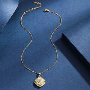 Collana rotante con testa di tigre placcata oro 18 carati con occhi in zircone verde