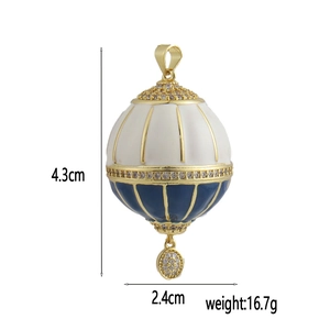 Detailansicht der Maße für den blau-weißen Emaille-Heißluftballon-Anhänger mit Maßen