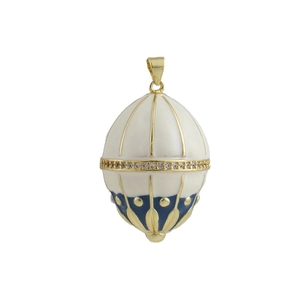 Emaille-Anhänger im Faberge-Stil in Blau und Weiß mit Golddetails und Zirkon