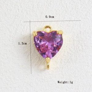 Détail d'un pendentif coeur en zircon violet plaqué or 18k avec dimensions précises