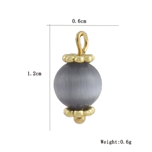 Vue détaillée du pendentif gris 6mm plaqué or 18k avec dimensions et poids