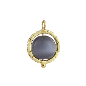 Pendentif rond plaqué or 18k avec une pierre œil de chat aux reflets gris-violet