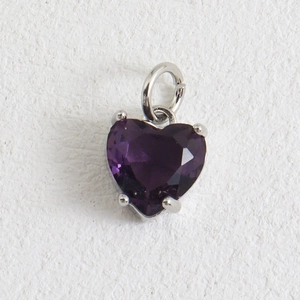 Pendentif cœur en pierre violette plaqué or 18 carats avec serti griffes en argent