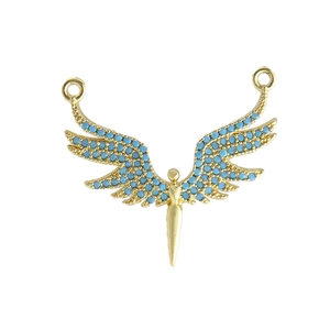 Dettaglio ciondolo ali di angelo placcato oro 18k con perline blu e anelli di sospensione