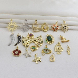 Pendentifs de Bijoux DIY à la Mode pour Femmes en Cuivre Plaqué Or Émail Strass Soleil Cœur Étoile Corne Italienne Breloques pour Bracelet Collier Boucle d'Oreille Accessoires de Fabrication de Bijoux