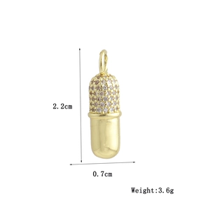 Makroaufnahme des 18k Gold-Hirsch-Pill-Anhängers mit Kristallen und Abmessungen