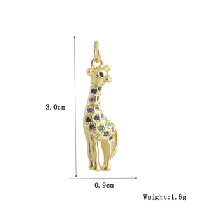 Detailansicht des 18 Karat vergoldeten Giraffenanhängers mit Maßen 3,0 cm x 0,9 cm