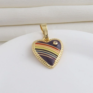 Elegante colgante de corazón bañado en oro de 18k con esmalte morado y rayas de arco iris