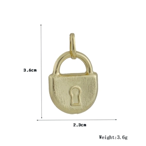 Detailed size specifications for gold padlock pendant showing 3.6cm height and 2.3cm width