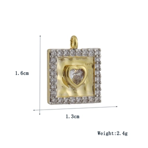 Detailed view of heart-shaped zircon pendant with hammer finish, size 1.6cm by 1.3cm