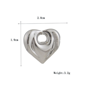 Polished silver heart pendant details showing 2.0cm width and 1.9cm height for DIY jewelry