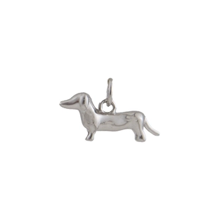 Detail van gepolijste zilveren teckel hanger voor DIY sieraden en kettingen