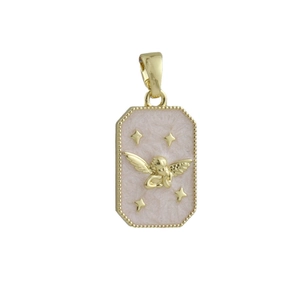 Makro-Detail eines rosa Emaille-Tarot-Anhängers mit goldenem Amor und Sternen