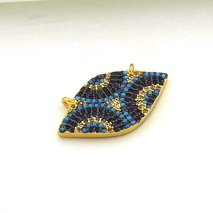 Pendentif œil de style bohème plaqué or 18 carats avec cristaux colorés sertis