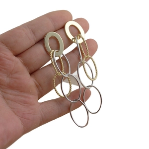 Longues boucles d'oreilles pendantes avec maillons ovales superposés en métal doré et argenté
