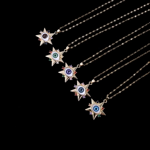 Goldene sternförmige Evil Eye Anhänger Halsketten mit bunten Zirkonia auf schwarzem Grund