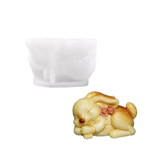 Stampo in silicone a forma di coniglio con dettagli floreali e manufatto finito fai-da-te