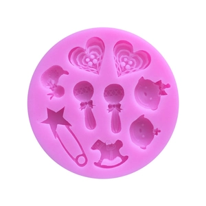Stampo in silicone rosa tema neonato con cavallo a dondolo, spilla e sonaglio