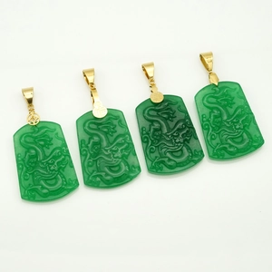 Ciondolo in Giada Intagliato a Drago in Nuovo Stile Cinese Ciondolo in Calcedonio Verde Rettangolare Vintage per Gioielli Unisex