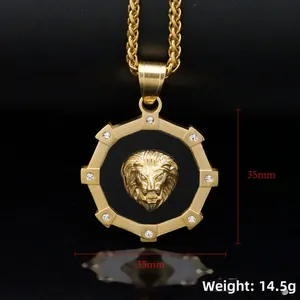 Détail du pendentif tête de lion hip hop de 35mm plaqué or avec pierres de zircone
