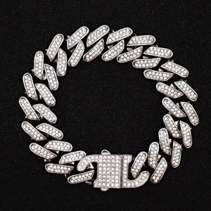 Collana a catena cubana argentata con cristalli scintillanti e chiusura a cassetta