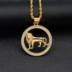 Collar hip-hop bañado en oro de 18k con colgante de león y diamantes de imitación blancos