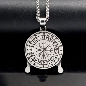 Collier pendentif Aegishjalmur viking vintage en acier inoxydable avec runes gravées