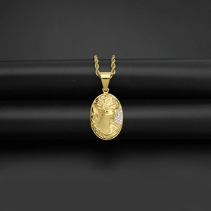 Pendentif médaillon ovale vintage plaqué or 18k avec relief féminin sur chaîne corde