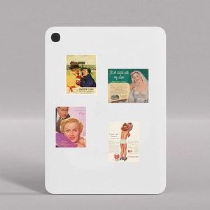 Set mit amerikanischen Vintage-Werbeaufklebern auf einer weißen Tablet-Hülle