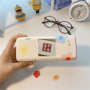 Étui à lunettes style Ins avec motifs floraux et sceau de vœux traditionnel
