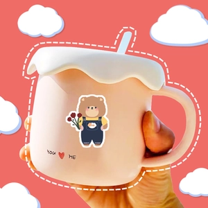 Cute cream ceramic bear mug with wave-edge lid and heart pattern for coffee lovers