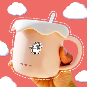 Cute Siamese cat ceramic mug with cream-style lid and spoon in warm orange-pink