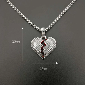 Collar hiphop con colgante de corazón roto plateado y pedrería brillante, talla 32x25mm