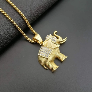 Collana con ciondolo a forma di elefante in oro e cristalli stile hip-hop lusso