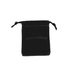 Premium Samt-Schmuckbeutel in Schwarz mit Kordelzug und geprägtem Logo-Schriftzug