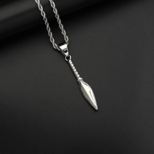 Collier pendentif pointe de lance en acier inoxydable poli pour homme avec chaîne corde