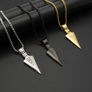 Collares colgantes de punta de flecha en acero inoxidable plata, negro y oro