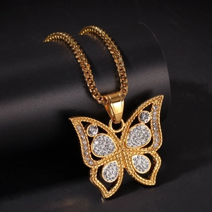Collier avec pendentif papillon doré et cristaux blancs sur chaîne en maille épi
