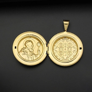 Colgante relicario de San Benito en oro pulido con grabados religiosos dobles