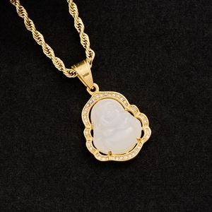 Collana con Buddha ridente in acciaio dorato, ciondolo in calcedonio bianco e cristalli