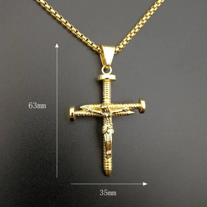 Collana con pendente a croce crocifisso Gesù in acciaio inossidabile dorato e chiodi