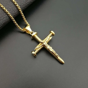 Ciondolo Croce a Chiodo Crocifisso di Gesù Hip Hop Religioso Acciaio Inossidabile Placcato Oro Gioielli Retro Ciondolo Solo