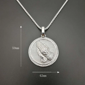 Pendentif Hip Hop mains en prière en métal argenté avec cristaux scintillants, 59mm