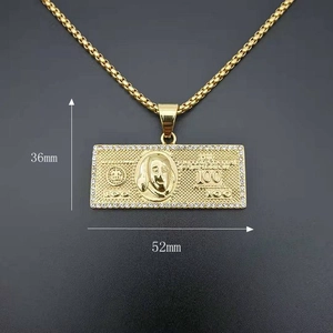 Colgante de 100 dólares chapado en oro con diamantes de imitación y cadena de caja