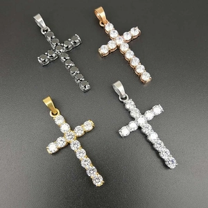 Ciondolo a Croce in Acciaio Inossidabile 316 Placcato Oro Con Zirconia AAA Religioso Unisex Accessorio Gioiello Per Uso Quotidiano Matrimonio
