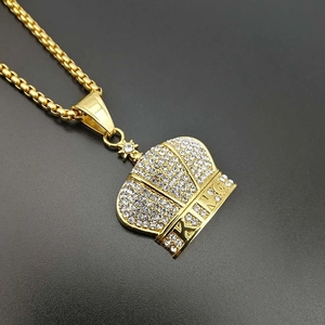 Collar colgante de corona King chapado en oro hip hop con diamantes de imitación brillantes