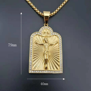 Colgante de crucifijo Jesús de acero 316L bañado en oro 18k con cristales, 79x40mm