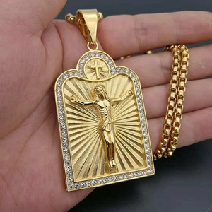 Colgante de cruz de Jesús en acero inoxidable 316 chapado en oro de 18k hiphop con cristales