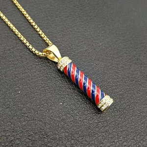 Pendaglio Barber Pole hip-hop in acciaio dorato con strisce smaltate e diamanti